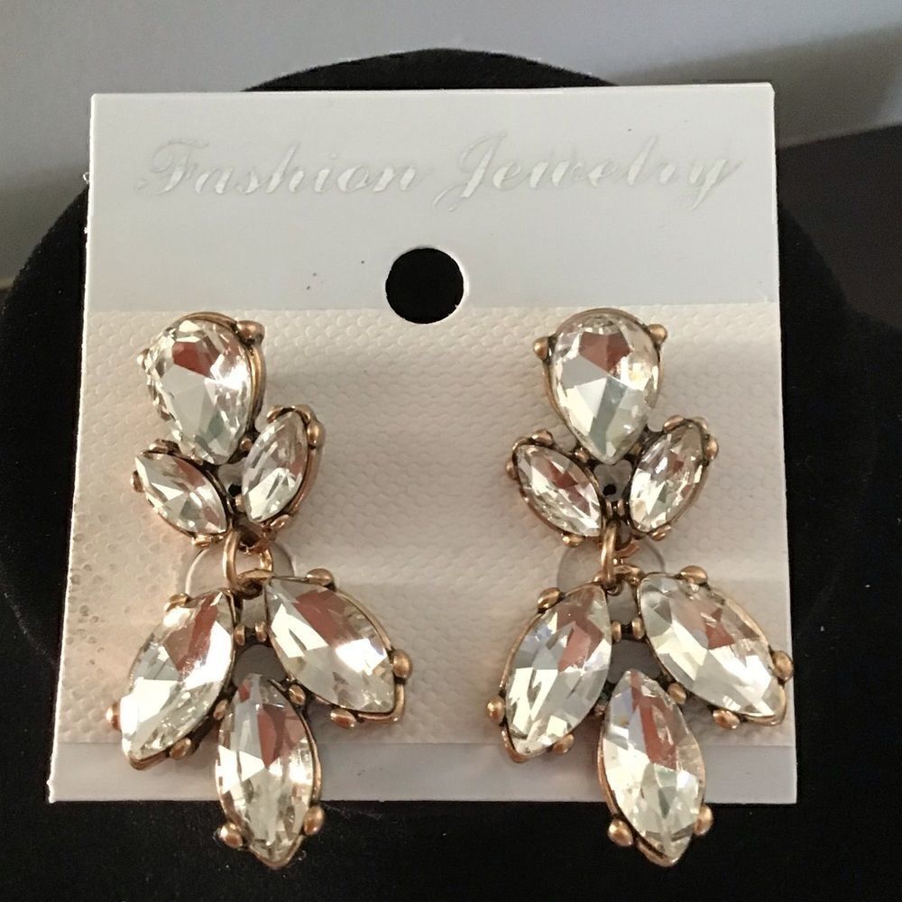 ❤️ Stunning Brand new sparkling rhinestone earrings ❤️